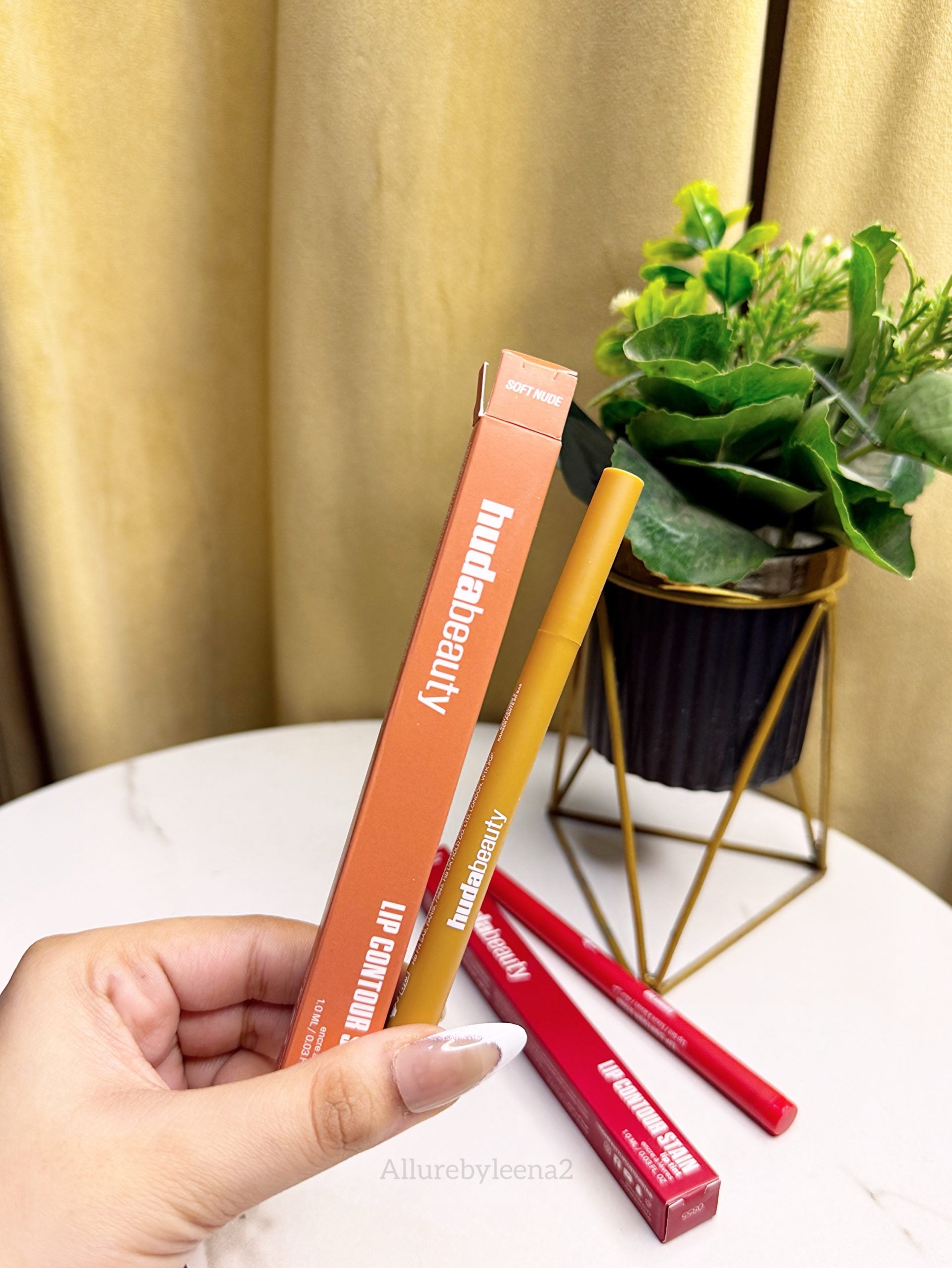 Huda Beauty Lip Contour Stains