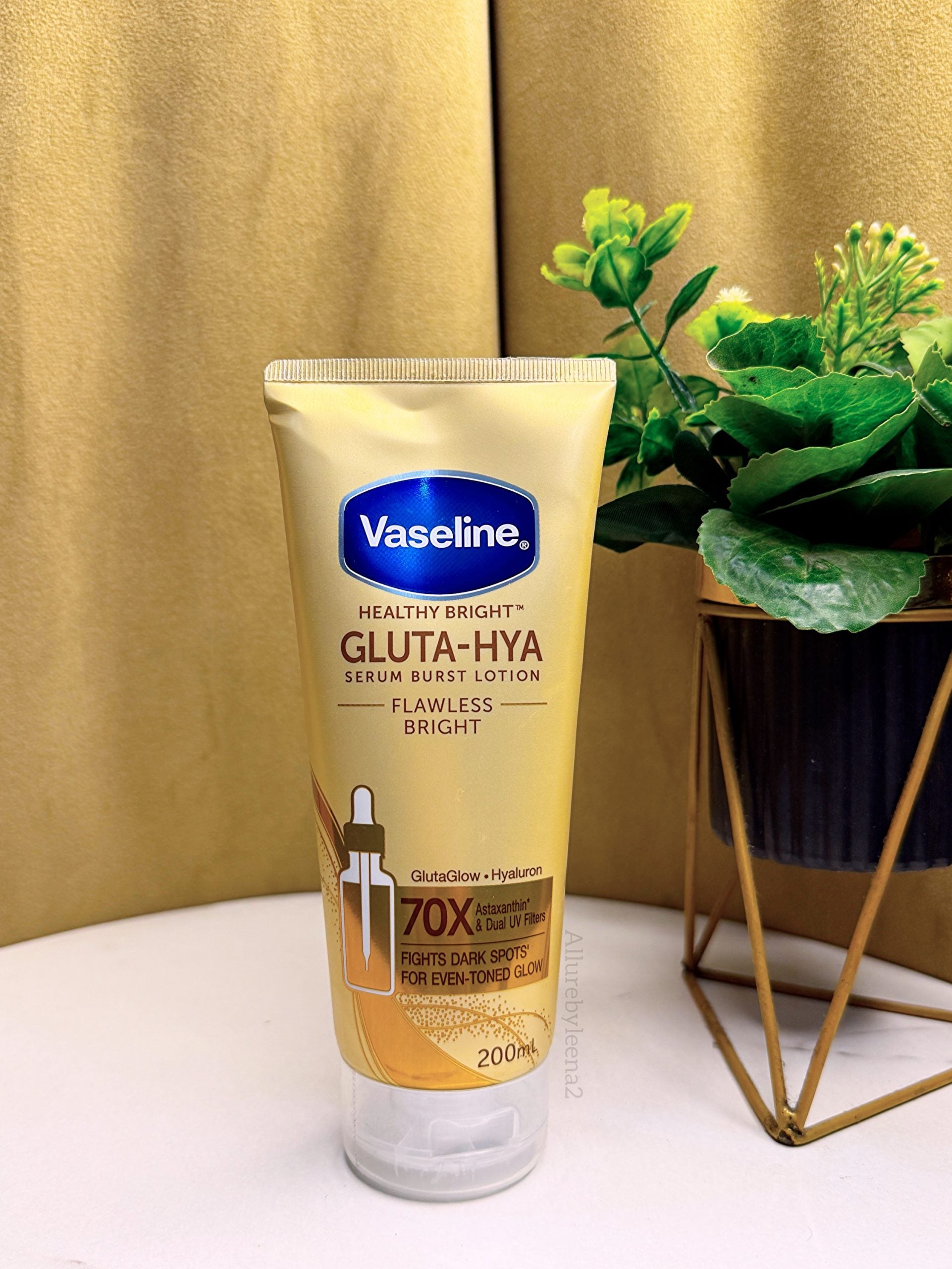 Vaseline Gluta-Hya Flawless Glow Serum In Lotion 200ml