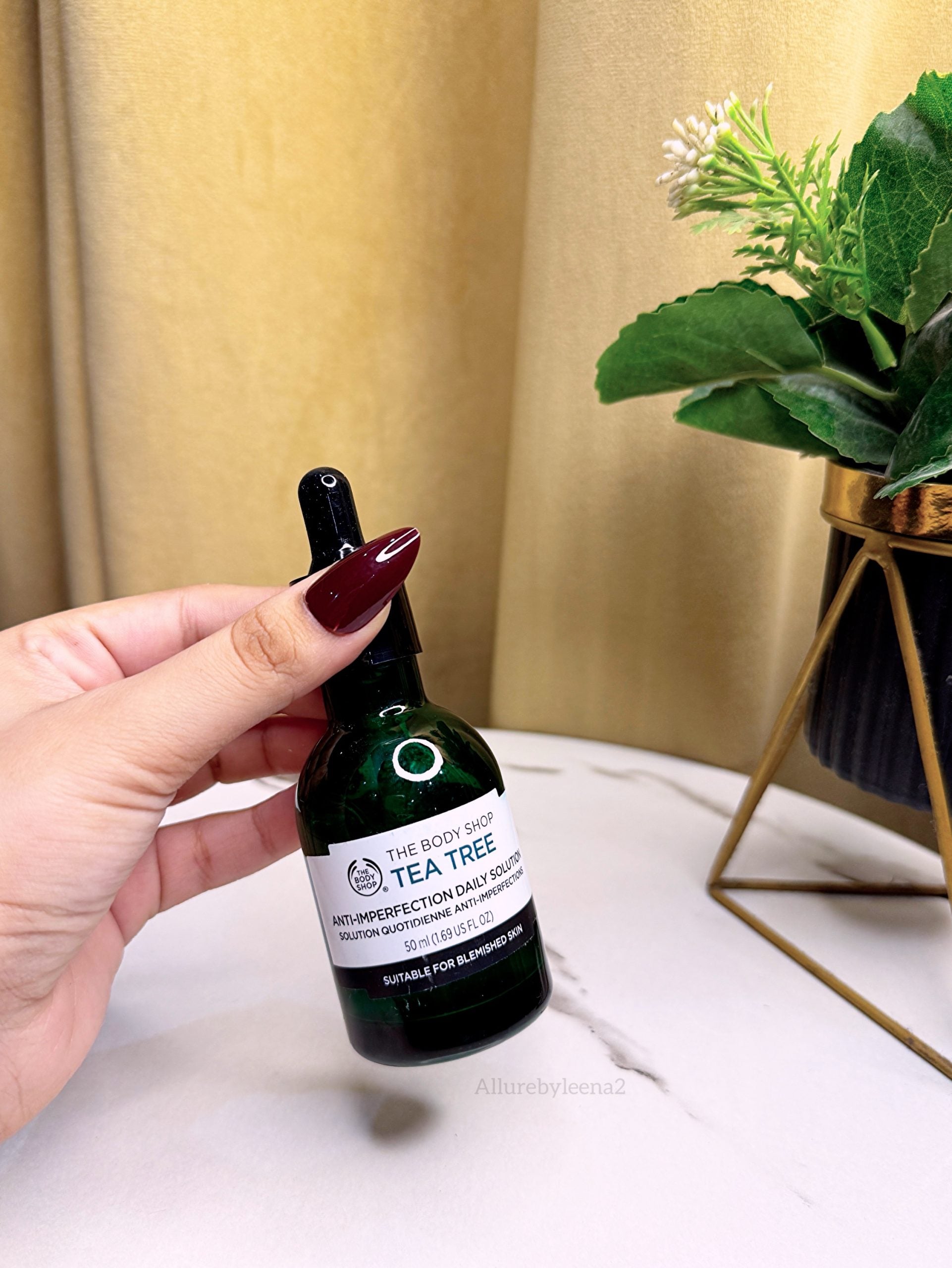 The Body Shop Tea Tree Anti-Imperfection Daily Solution