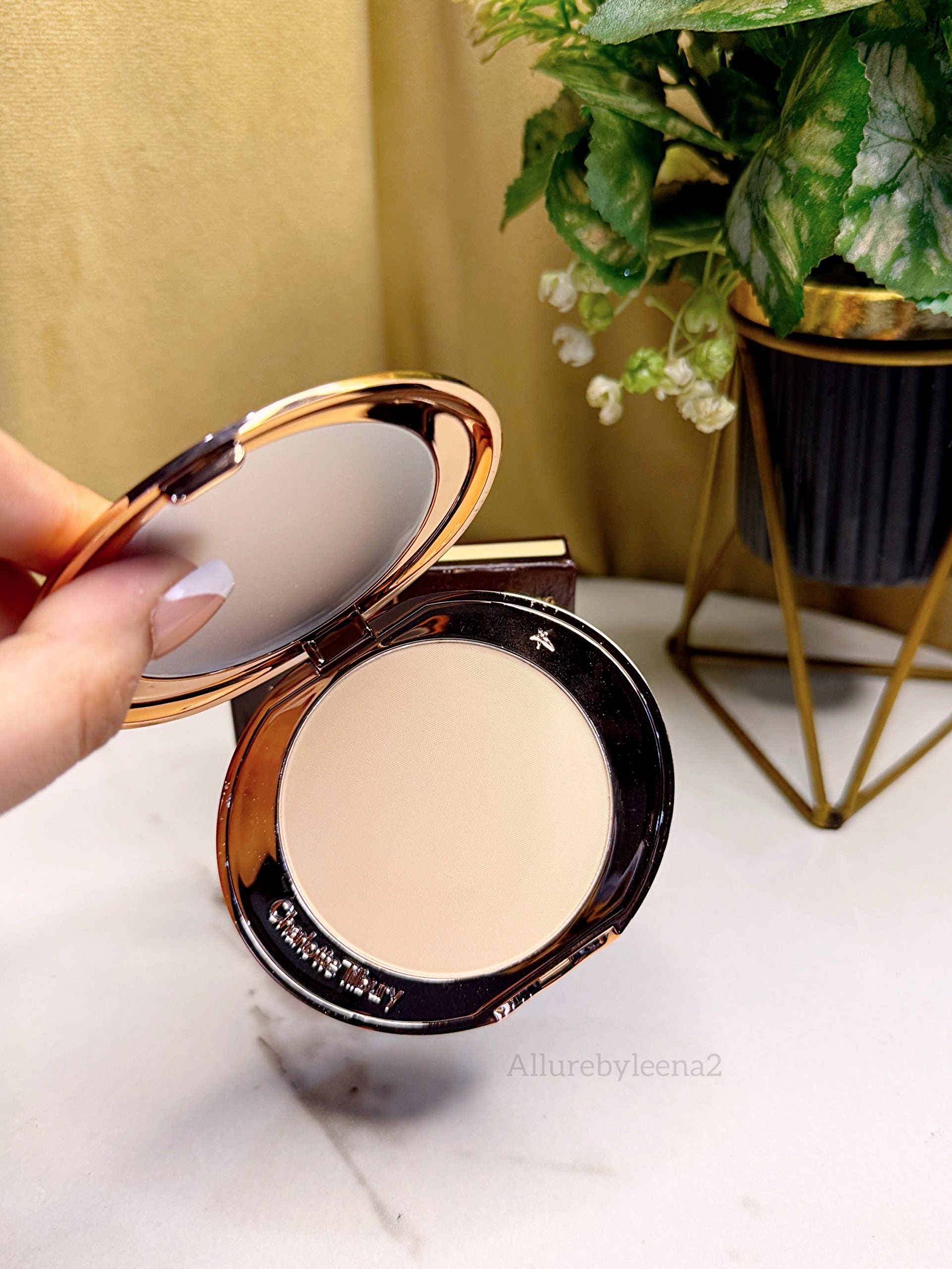 Charlotte Tilbury Airbrush Flawless Finish Setting Powder.