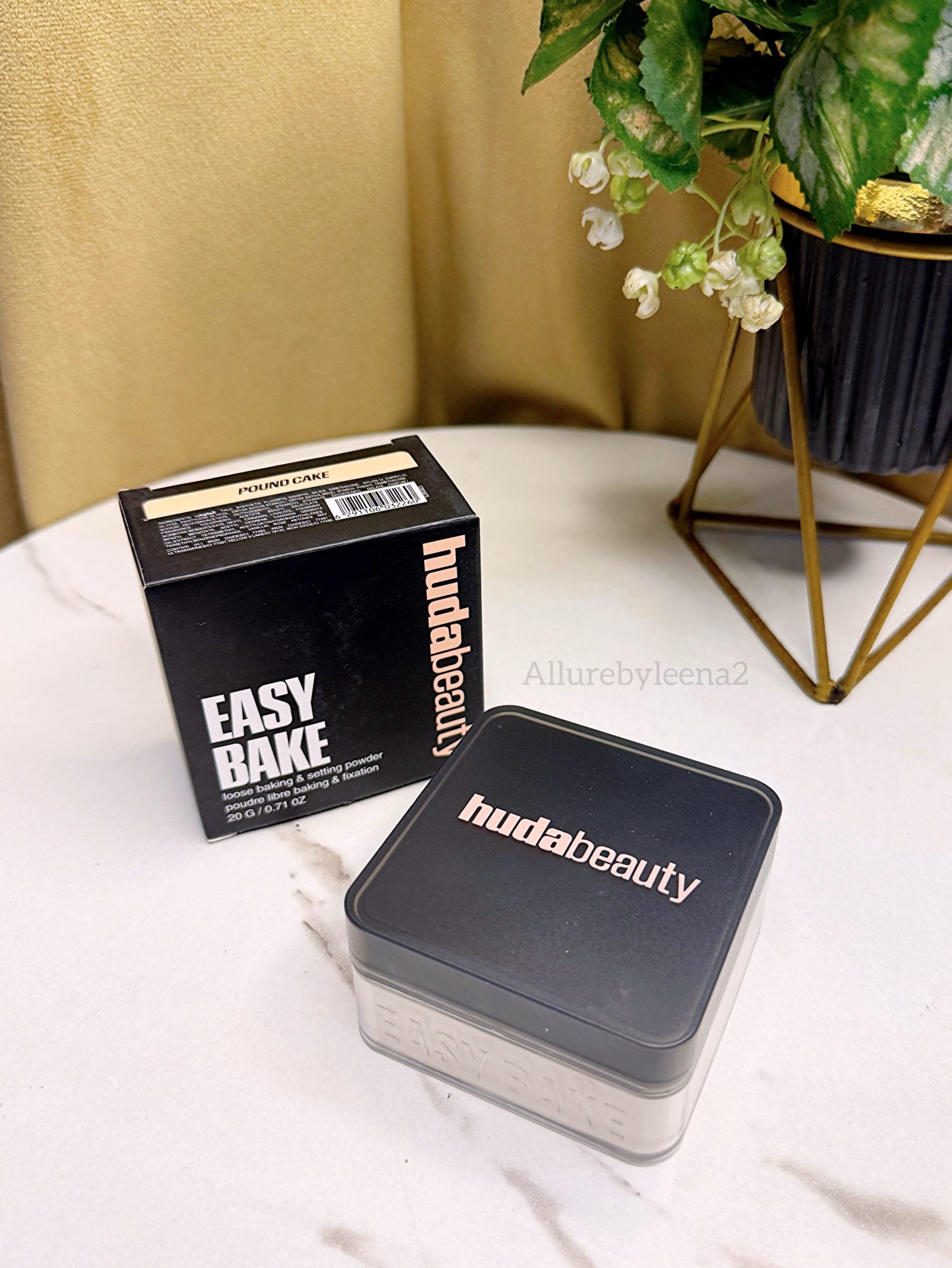 Huda Beauty Easy Bake Loose Baking & Setting Powder.