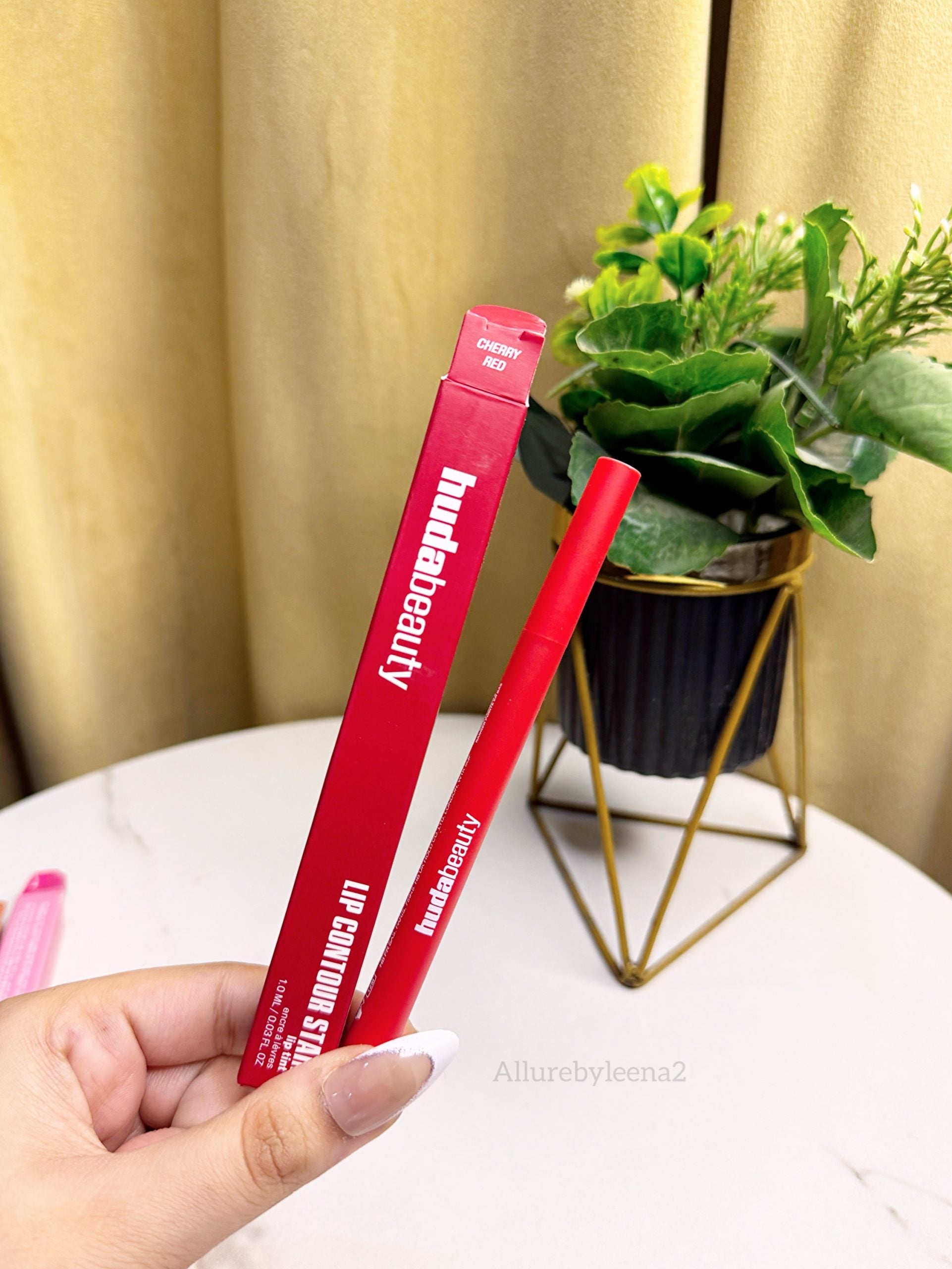 Huda Beauty Lip Contour Stains